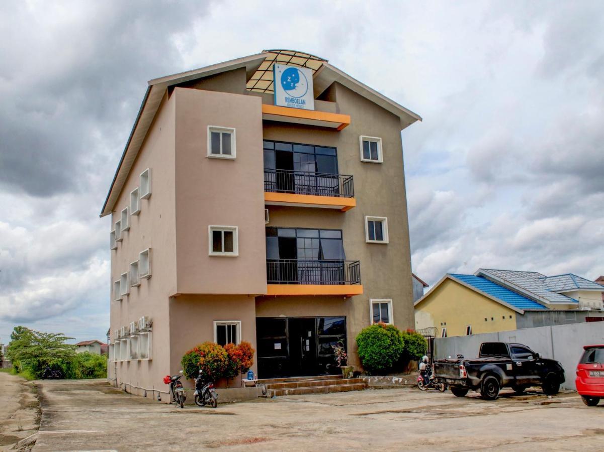 Oyo 90162 Remboelan Guest House Sungai Lutus Екстериор снимка